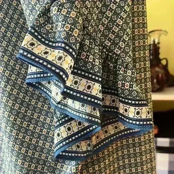 NWT Max Studio Women’s plus size crepe tie front blouse. Size 1 X - Picture 4 of 11